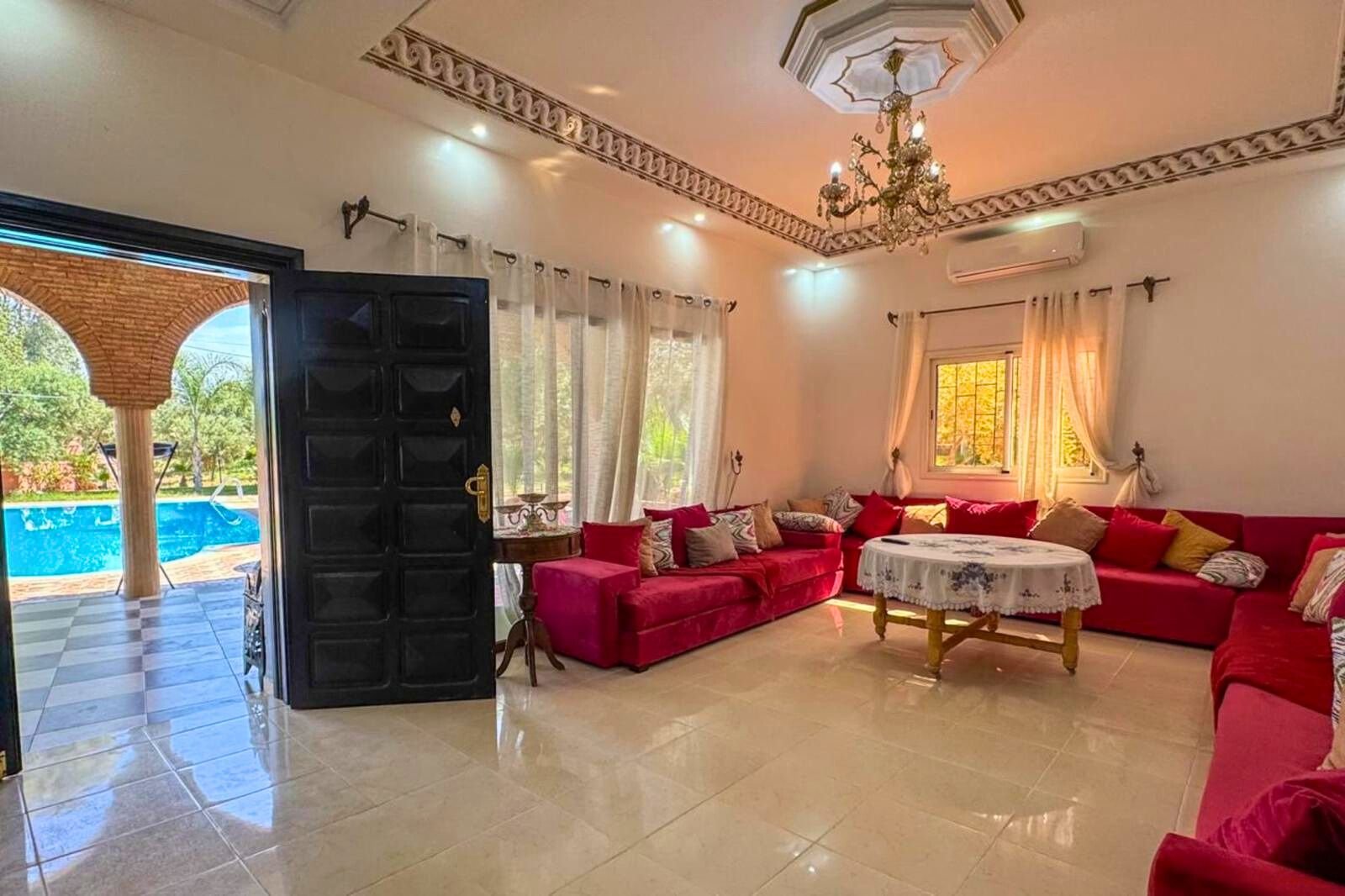 Superbe ferme avec villa, piscine et grand jardin arboré